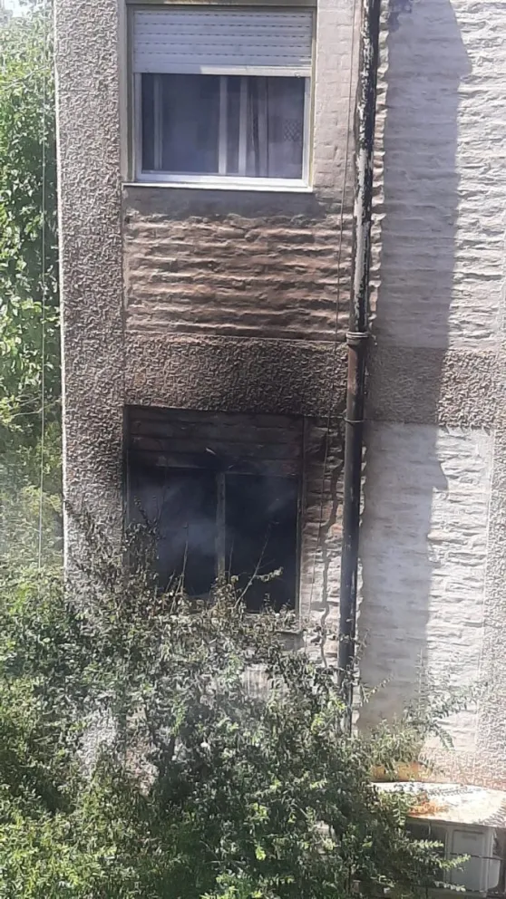 Destruido. Quedó el departamento de la familia Rivero el pasado domingo tras el incendio.