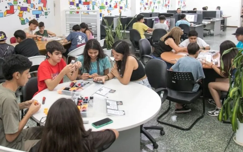 Verano Tech 2025: Se amplió la oferta de cursos en robótica para niños y jóvenes. 