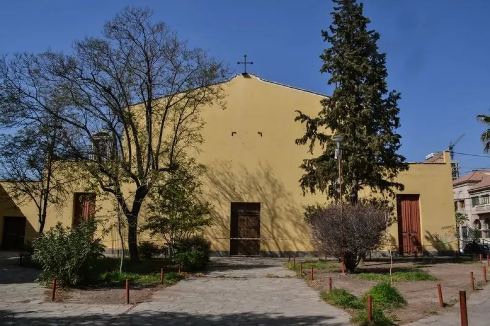 Violentaron y robaron en la iglesia Santo Domingo: se llevaron una computadora