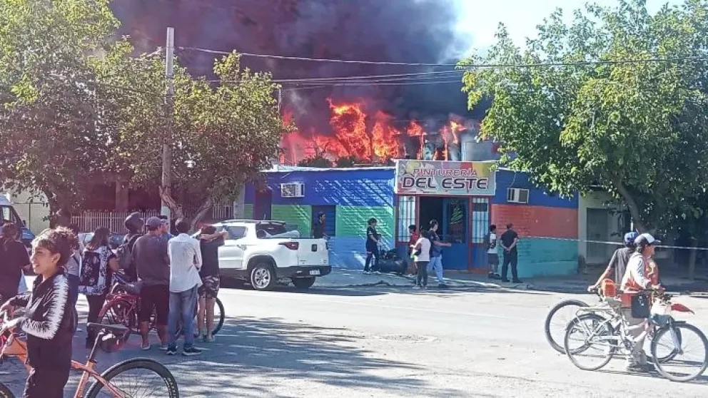 "Hoy enfrentamos uno de los momentos más difíciles de nuestra historia": el mensaje de la distribuidora que perdió todo en un incendio