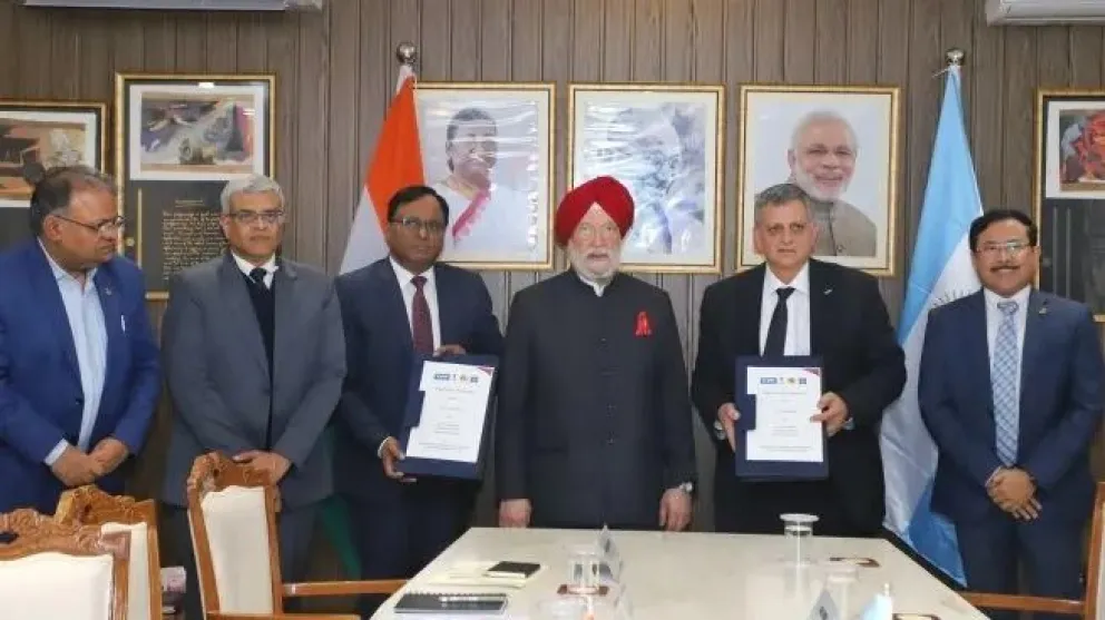 YPF firmó un acuerdo estratégico con la India para la exportación de GNL y el desarrollo de proyectos mineros. 