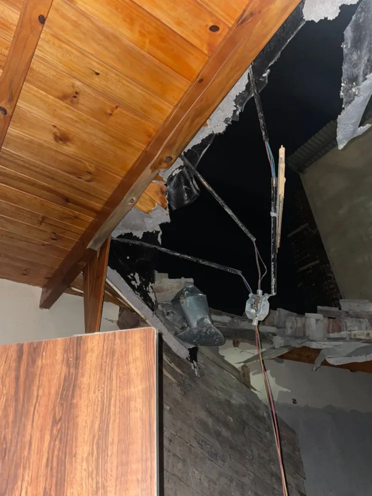 Así quedó el techo de la casa tras el derrumbe 