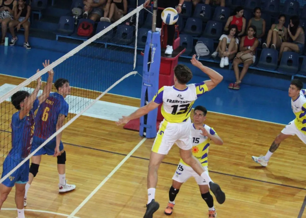 UPCN, UVT y Obras entre los mejores ocho de la Liga Nacional Masculina (Foto Prensa FeVA - UPCN contra UVT)