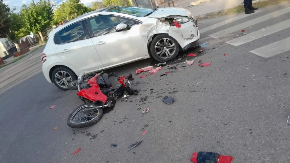 Un motociclista terminó herido tras un violento choque 