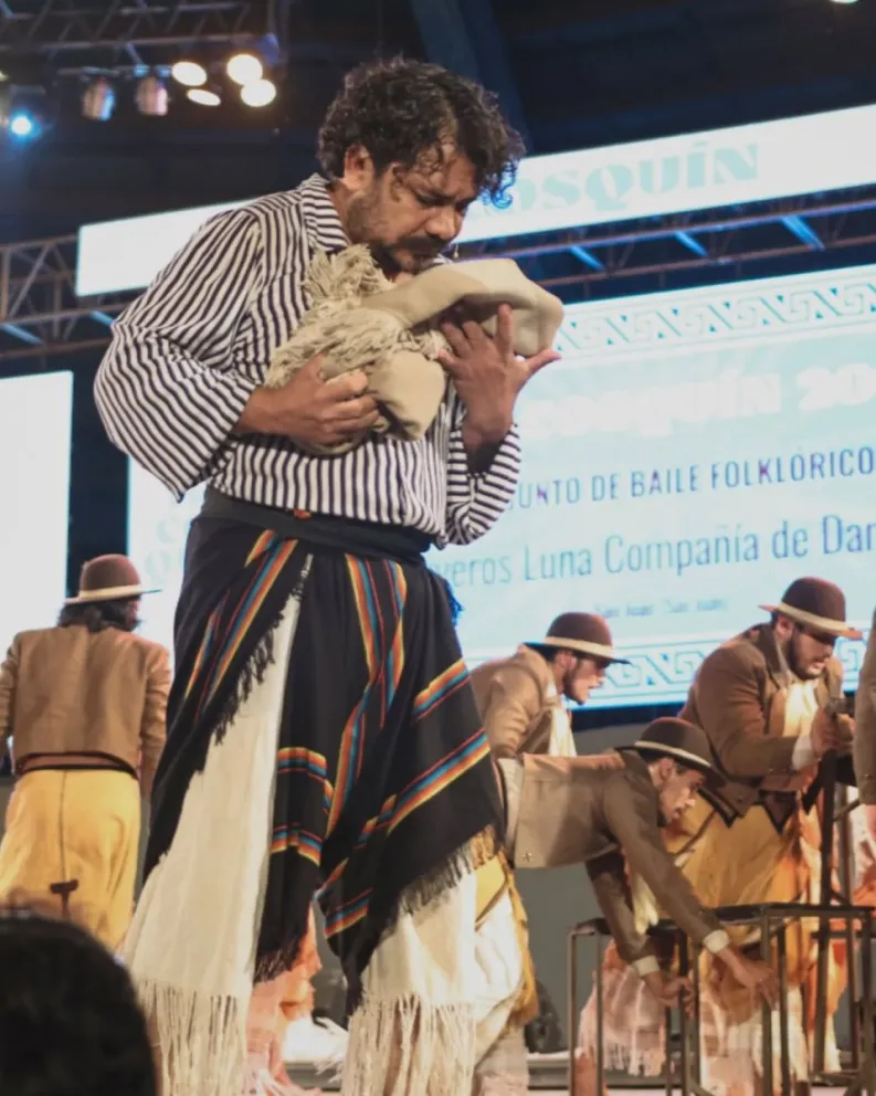 Denunciaron por violación a un reconocido bailarín y director de folclore