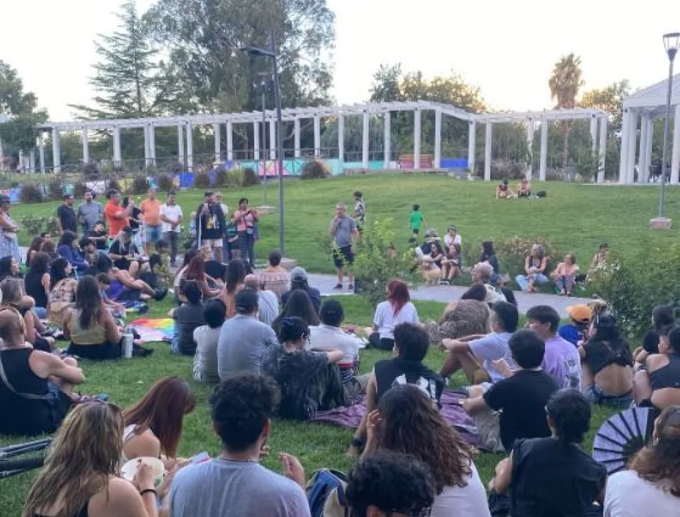 Convocaron a una marcha para repudiar el discurso de odio de Javier Milei hacia la comunidad LGBTIQ+ y las mujeres