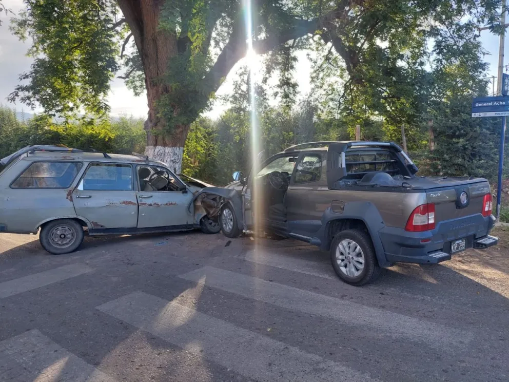 Dos mujeres internadas tras un choque en Rawson.