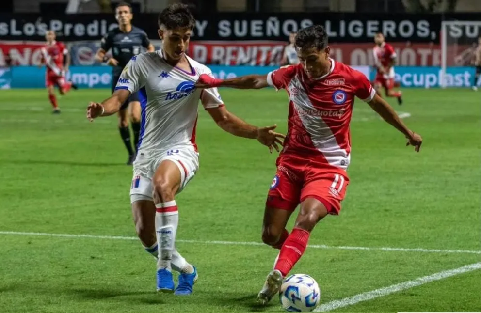 El sanjuanino Francisco Álvarez fue titular en la victoria de Argentinos Junior ante Tigre 