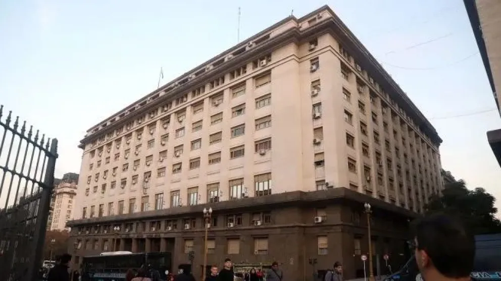 La suba en la recaudación por el impuesto a las Ganancias y los combustibles compensarán el Impuesto PAÍS.