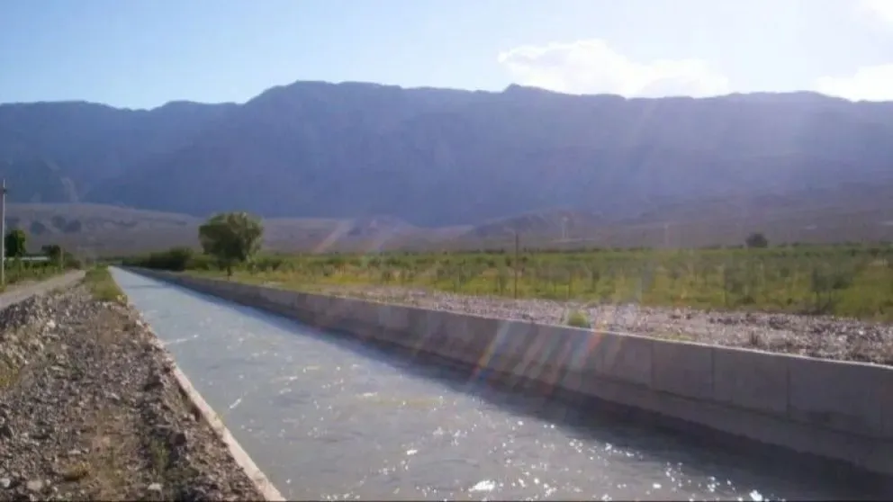 Continúa la intensa búsqueda del niño que cayó al canal Céspedes.