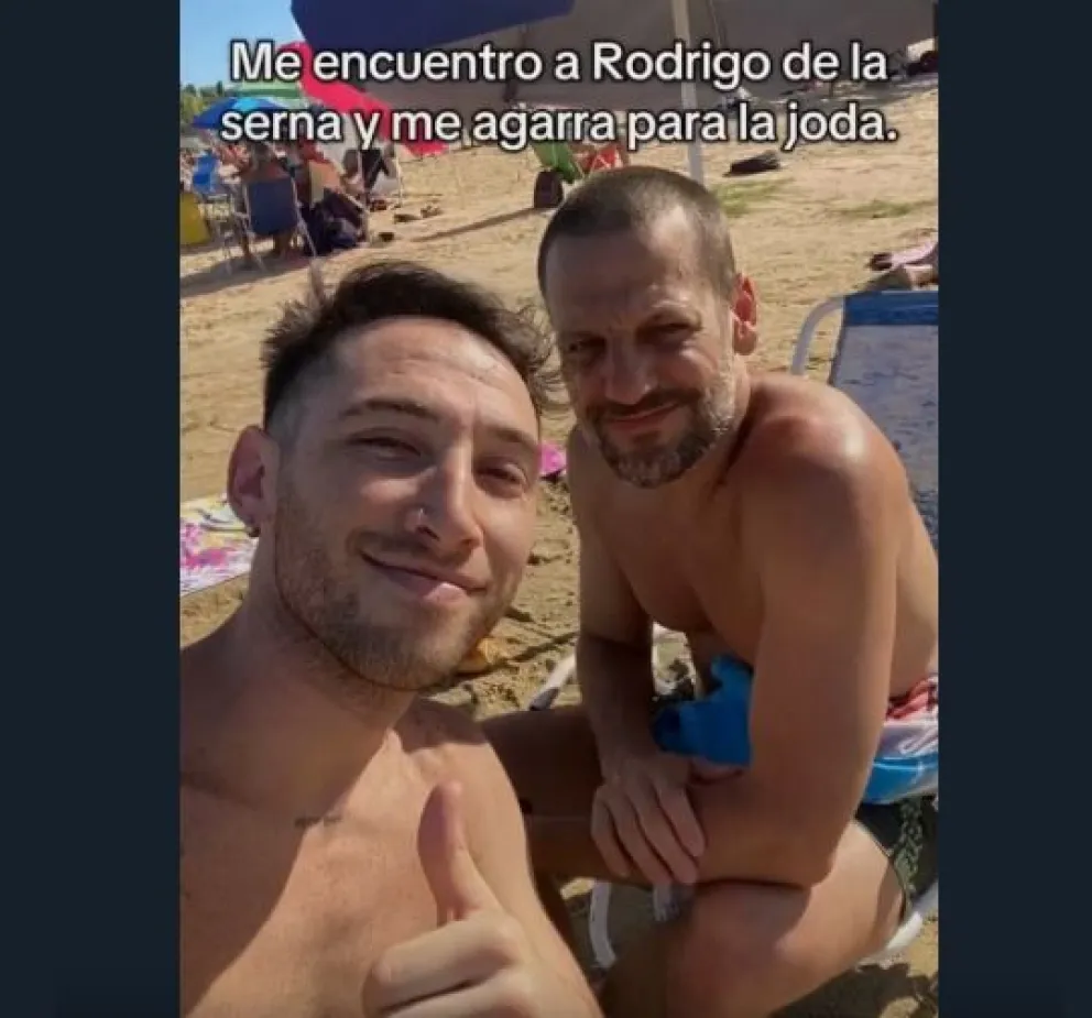 Se viralizó un video en el que Rodrigo de la Serna protagoniza un divertido momento con un joven en la playa.