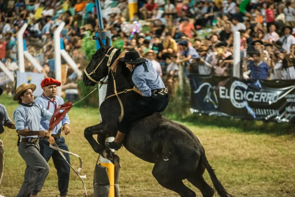 Dónde y a qué precio se pueden comprar las entradas anticipadas para la Fiesta Nacional de las Destrezas Criollas y el Folklore.