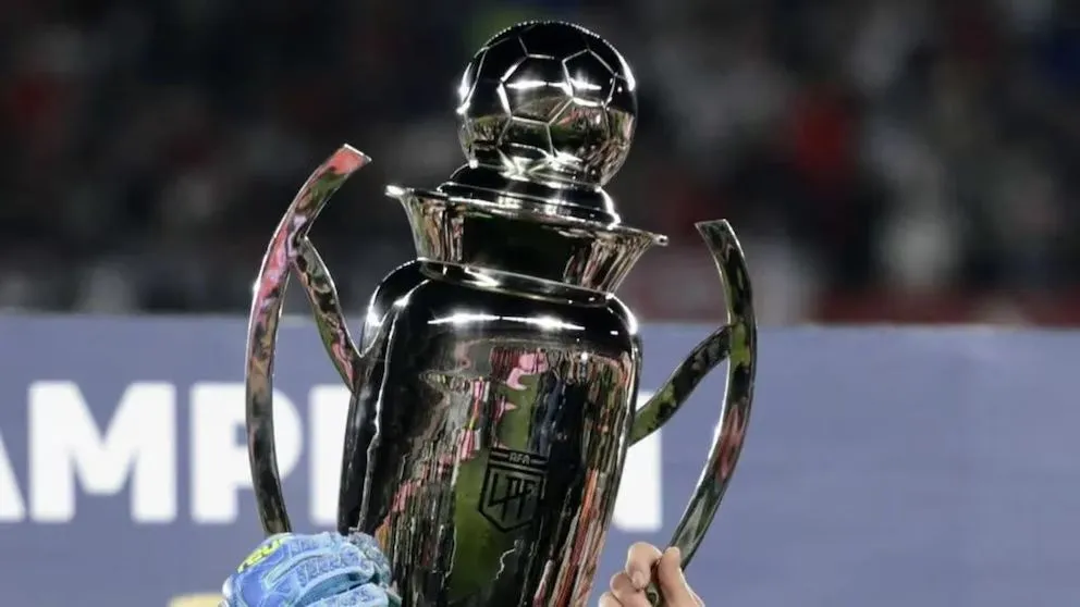 El trofeo que está en disputa en este Torneo Apertura 2025