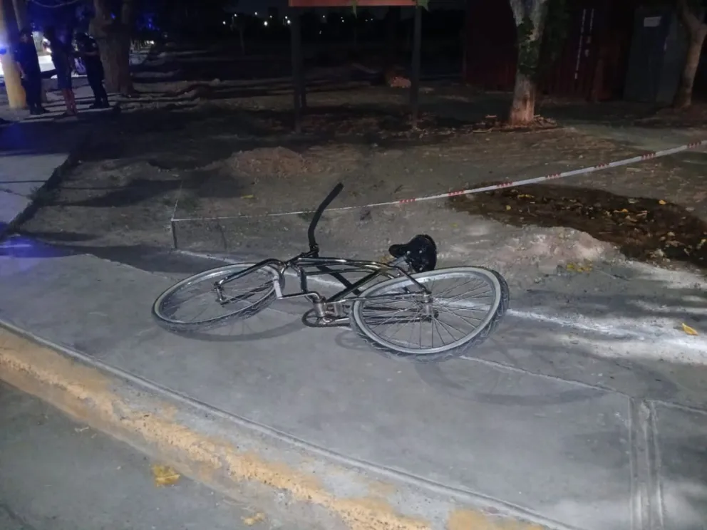 Un ciclista sufrió heridas tras ser atropellado por un remis en Capital