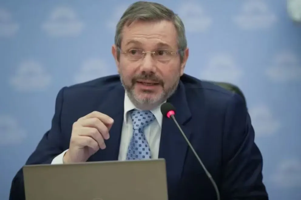 Milei echó al titular de ANSES luego de que anunciara un proyecto para cambiar la edad jubilatoria