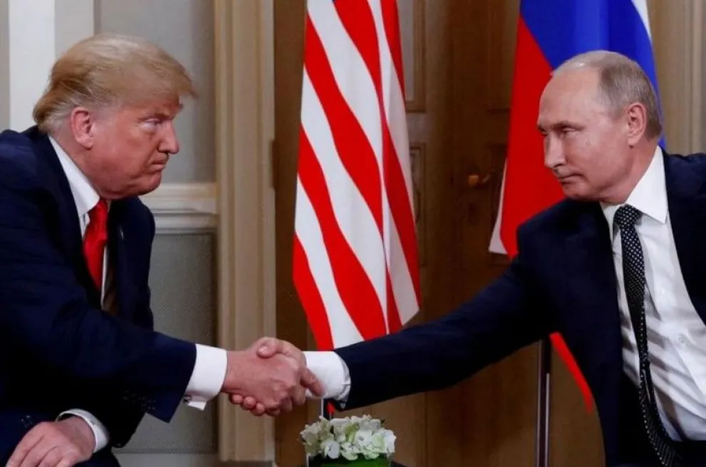 Pasado. Los presidentes Donald Trump y Vladimir Putin se reúnen en Helsinki, Finlandia. 16 de julio de 2018