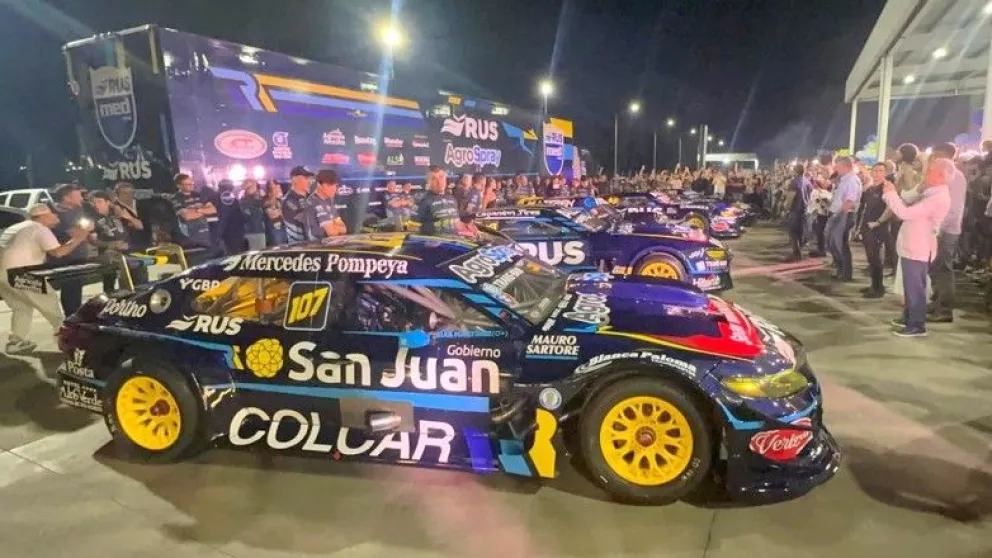 En sociedad. Se presentó en Río Negro el Toyota con que participará en el TC esta temporada Martínez.