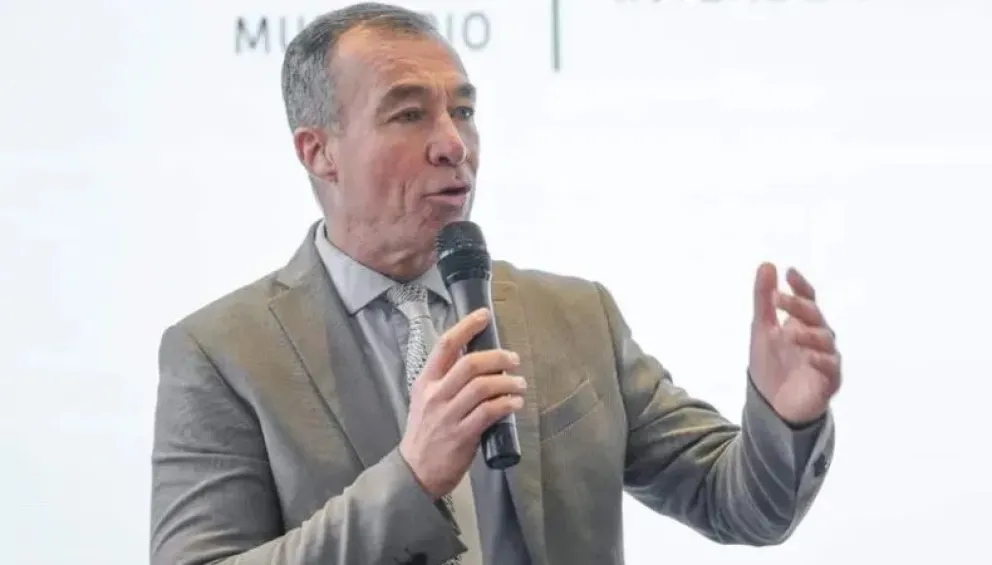 En una entrevista con Demasiada Información, programa que se emite por Radio Light FM, el vicegobernador de San Juan, Fabián Martín, habló sobre la actualidad política de la provincia y la posibilidad de alianzas de cara a las próximas elecciones.