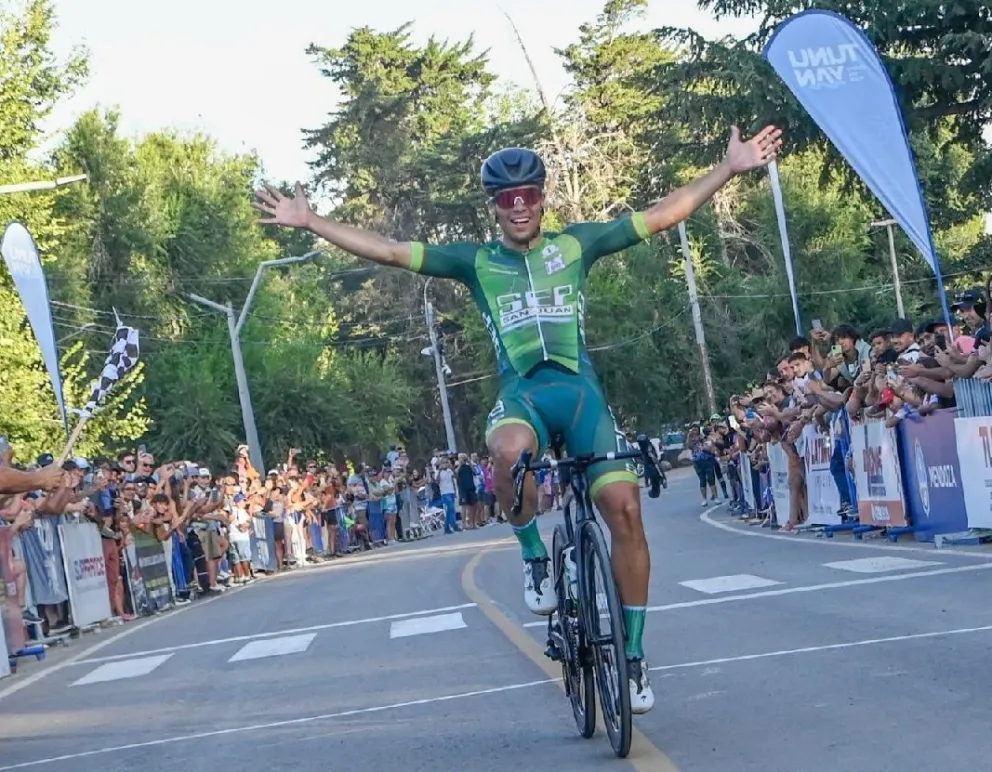 Leonardo Cobarrubia volvió a festejar en la Vuelta de Mendoza