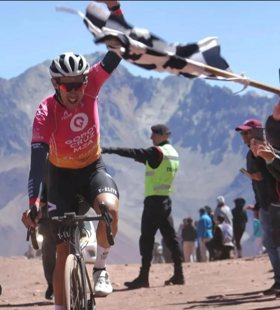 Vuelta a Mendoza: Nicolás Traico ganó la Etapa Reina y el peruano André González, ciclista del SEP San Juan, sigue al frente de la general (fotos Vuelta a Mendoza)