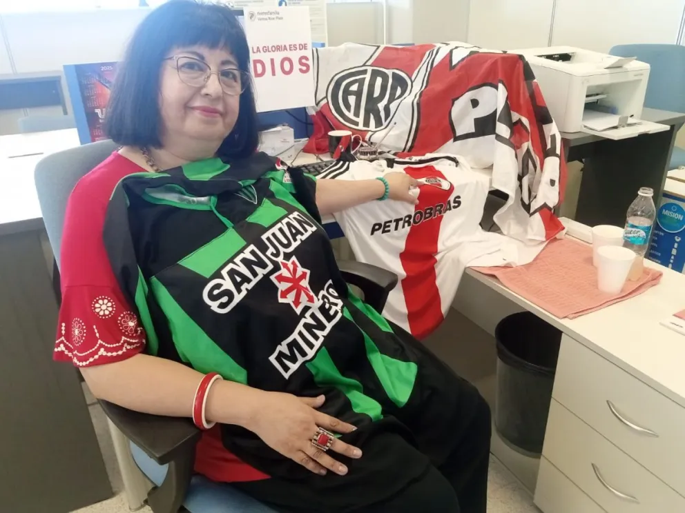 Julia Marcelina Quiroga (62) es fanática de River, pero también es hincha de San Martín. 