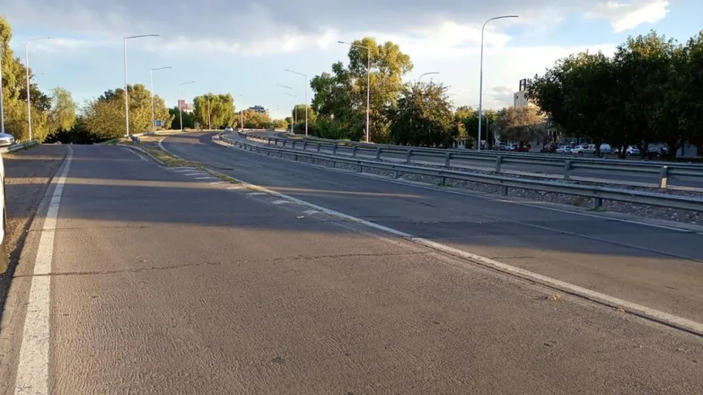 Un motociclista perdió el control y cayó en plena Circunvalación
