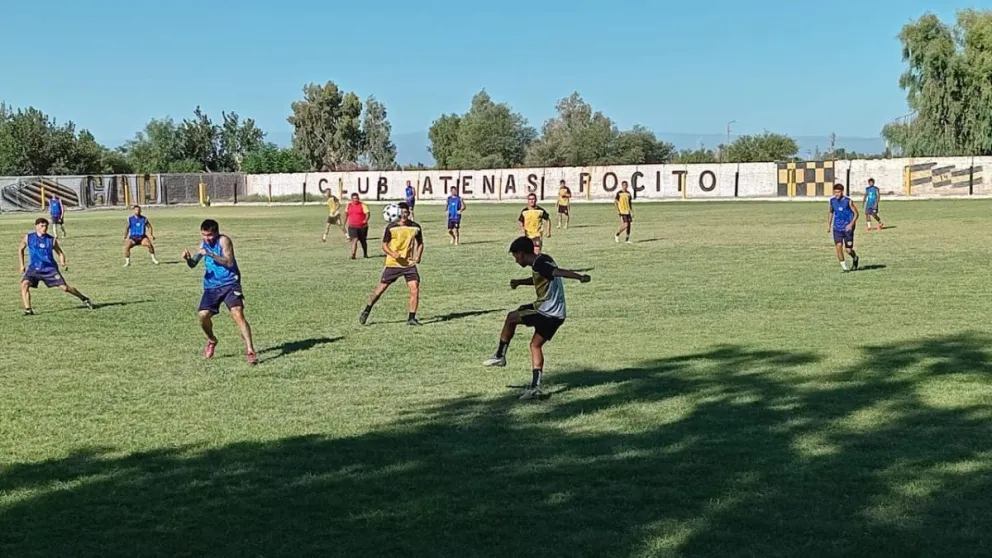 Puesta a punto. El actual campeón sanjuanino, Atenas, en uno de sus amistos de pretemporada.