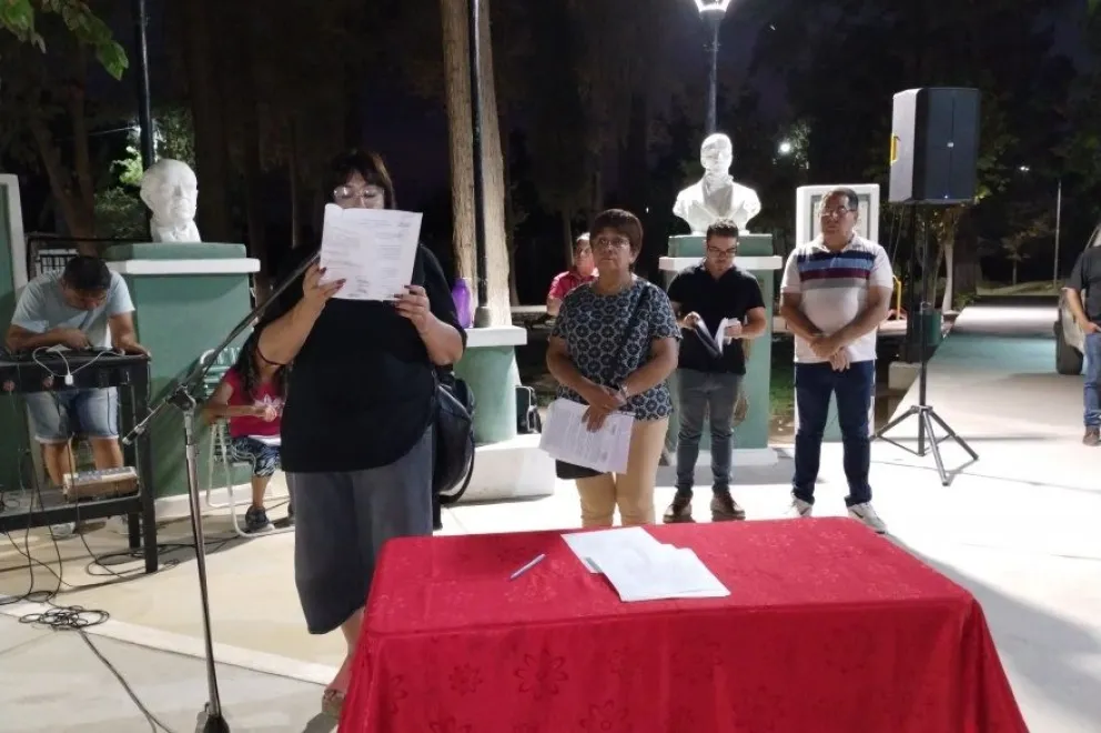 Reunión. Vecinos de Villa Mercedes tuvieron una nueva asamblea por la falta de agua.