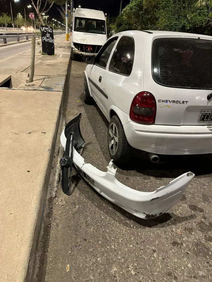 Una menor iba en bicicleta con su papá, un auto los chocó y terminó en el hospital. 