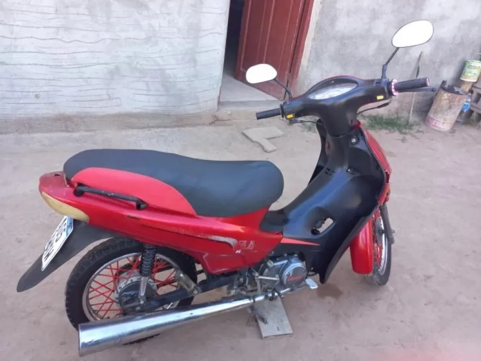 Atraparon a un ladrón que robó una moto e intentó llevarla a La Rioja.