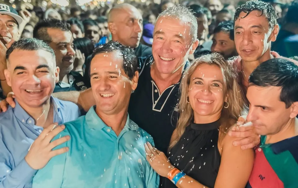 Afinidad. En sus redes sociales, Fabián Martín subió la foto junto al exintendente de Chimbas, Fabián Gramajo, y sus laderos en la Cámara, Juan Cruz Córdoba y María Rita "Maru" Lascano.