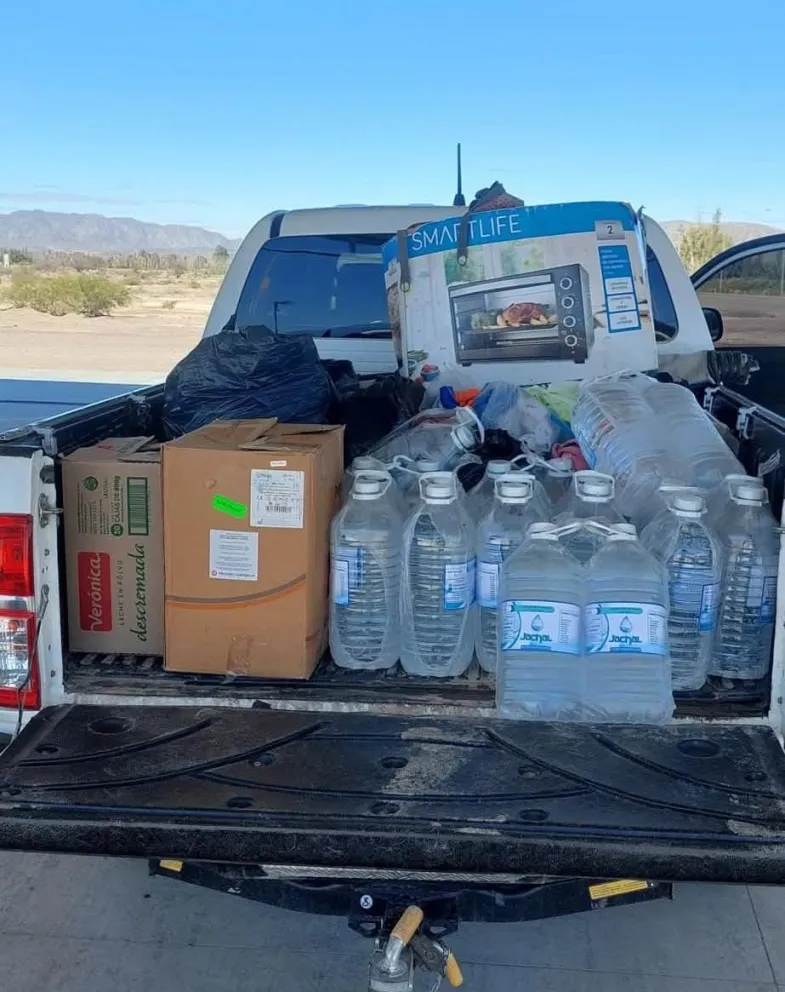 Tras la tormenta, organizaron una colecta solidaria para ayudar a las familias de Huaco con agua. 