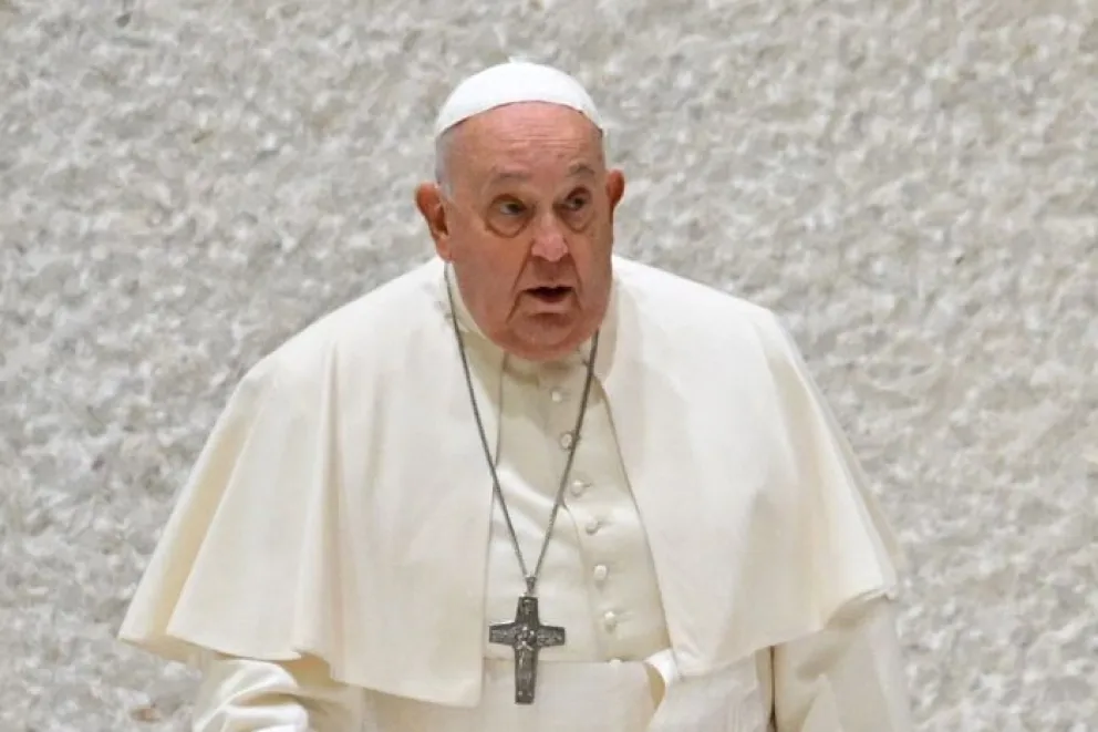 El papa Francisco pasó "una noche tranquila" y retomó el tratamiento. 