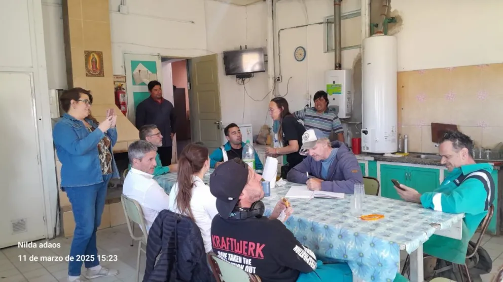 Facundo Arana sorprendió a los alumnos de una escuela albergue al pie de la cordillera