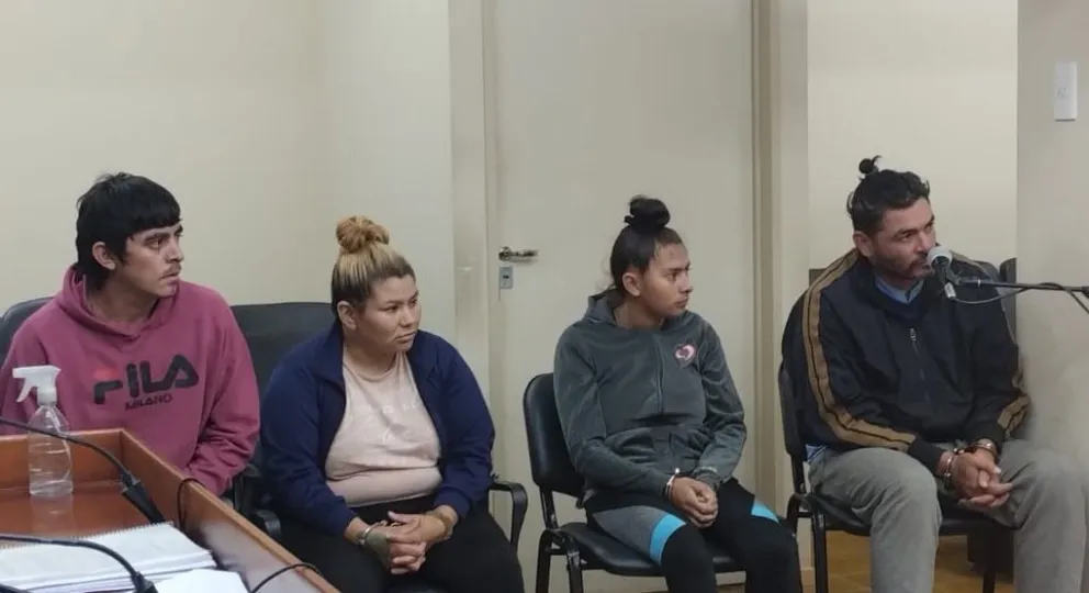 De izquierda a derecha: Agustín Jofré Galván (principal imputado), Tamara Atencio, Milagros Jofré, y Carlos Galván. Estos últimos tres fueron liberados.