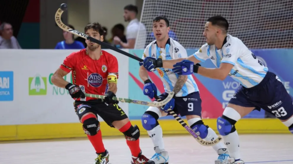 Cerca. La selección Argentina cayó 2-1 contra España, en la final masculina Senior en los pasados WSG en Novara, Italia.