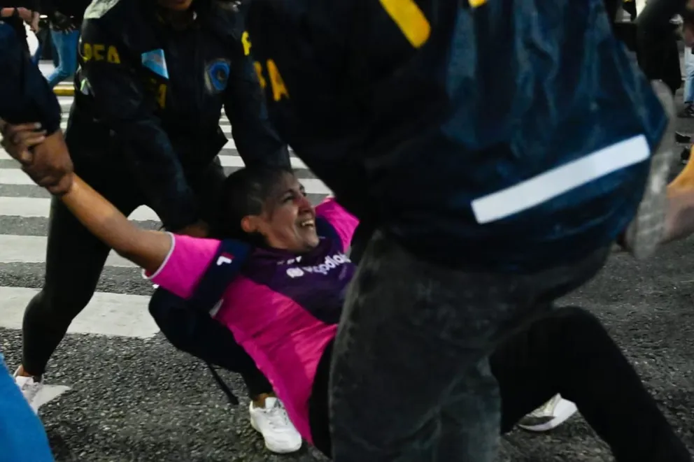 Una jueza liberó a 114 detenidos por los incidentes en el Congreso y desató el enojo del Gobierno. 