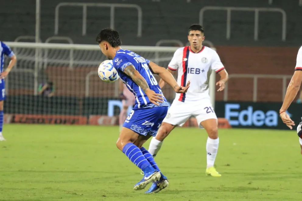 El sanjuanino Mateo Mendoza fue titular en el Tomba, mientras que en el Ciclón, Agustín Ladstatter permaneció en el banco de suplentes y no ingresó.