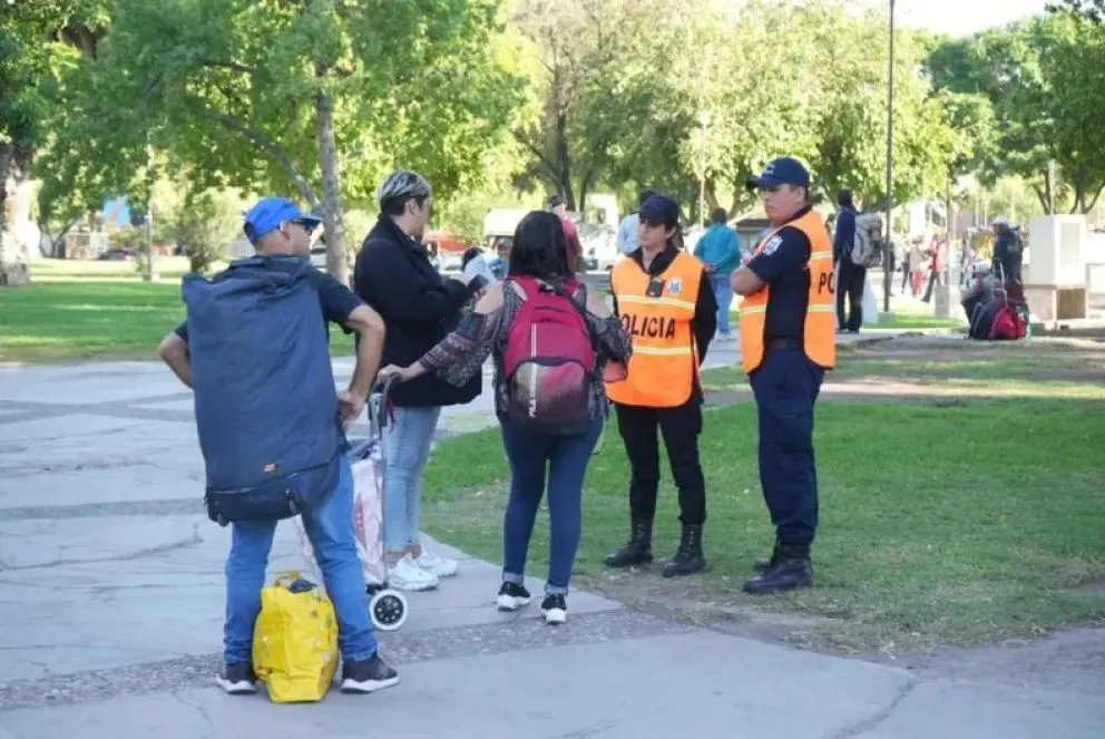 Tras el desalojo de manteros en Plaza España, Capital avanza con la liberación de calle San Luis.