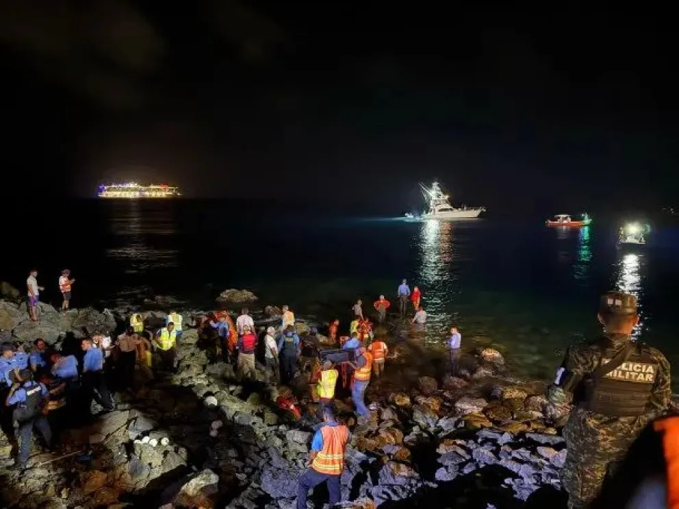 Tragedia aérea: al menos 12 muertos por la caída de un avión al mar