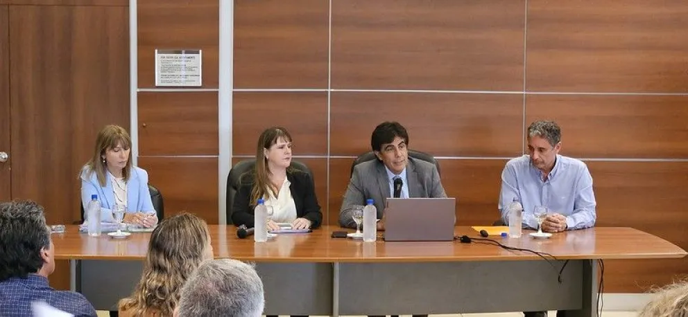 El ministro de Economía, Finanzas y Hacienda, Roberto Gutiérrez, se reunió con los secretarios de Hacienda municipales, a quienes les dijo que en febrero hubo una baja en la recaudación. 