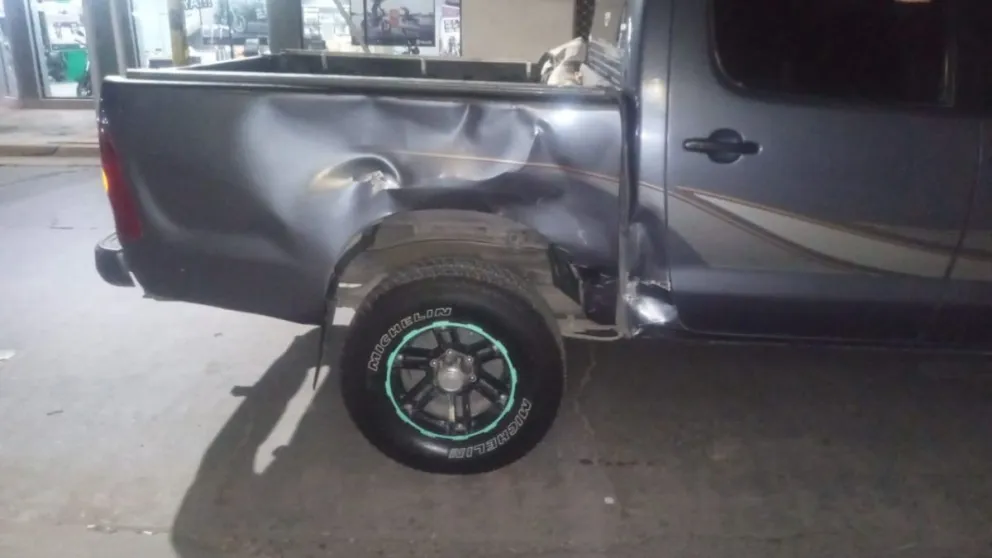 Dos personas terminaron hospitalizadas tras el impacto entre una camioneta y una moto