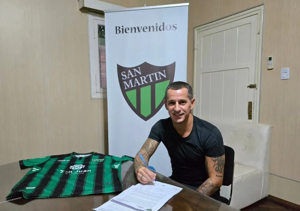 En acción. Leandro Romagnoli firmó su contrato con San Martín para dirigirlo en Primera y mañana tendrá su práctica de debut.