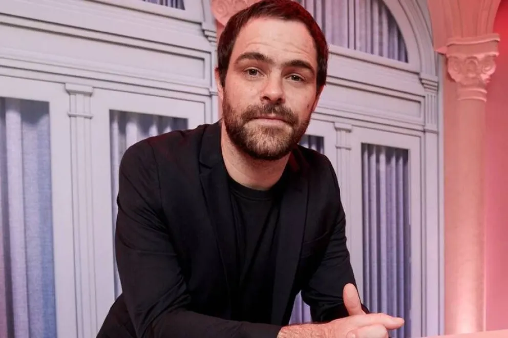 Detuvieron al actor Peter Lanzani en Ushuaia por pintar grafitis en un edificio. 