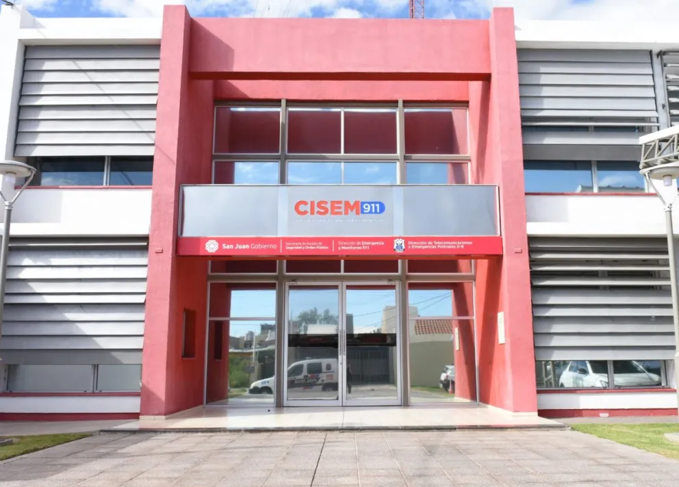 Edificio del CISEM con su nueva imagen institucional.