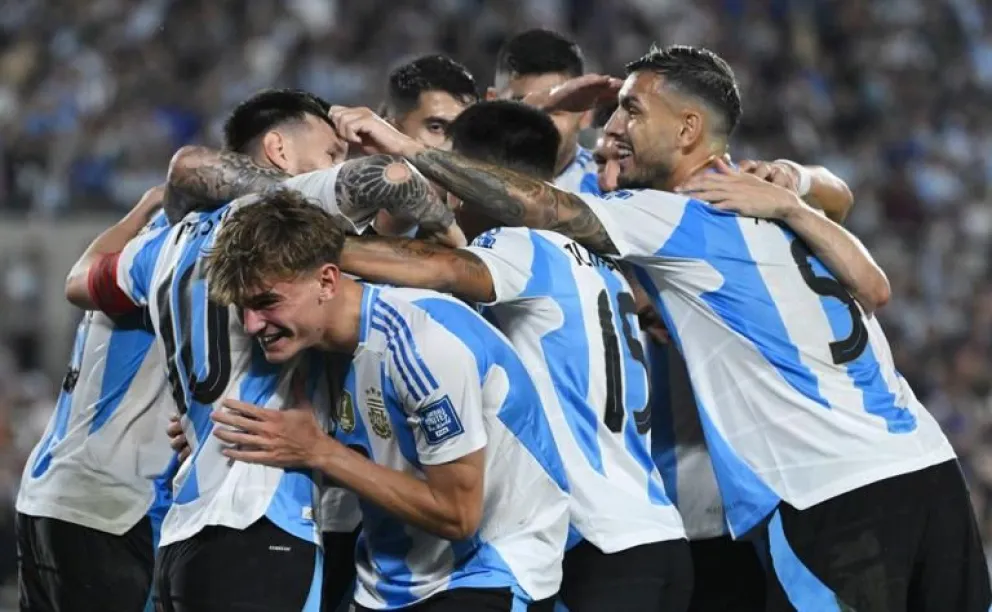 Comenzó el amistoso de la selección argentina contra la Sub 20 a beneficio de Bahía Blanca.
