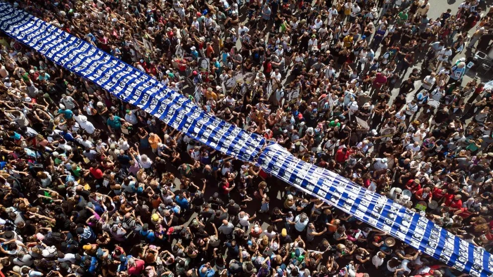 Tras 19 años, la marcha por la Memoria por la Verdad y la Justicia mostrará a (casi) todas las organizaciones unidas en un solo discurso contra Milei