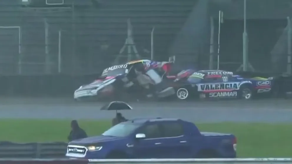 Un accidente obligó a terminar antes una carrera del Procar argentino. 