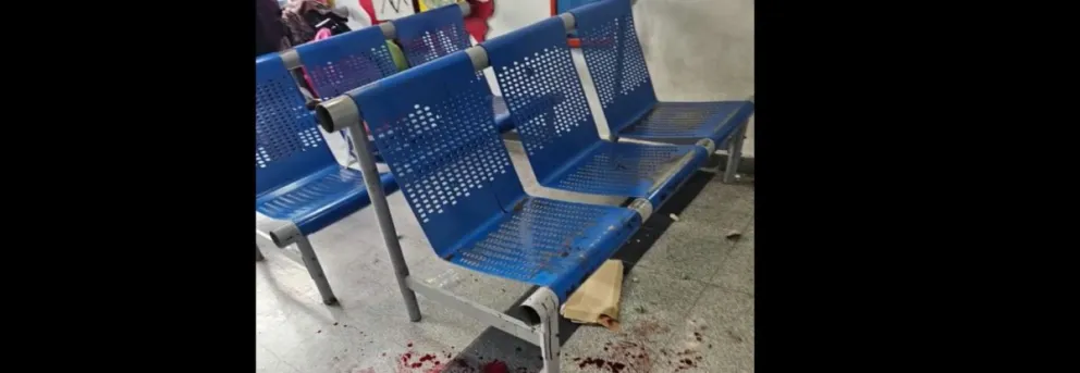 Batalla. Uno de los lugares internos del Hospital Gonnet donde apuñalaron a una de las personas en el enfrentamiento.