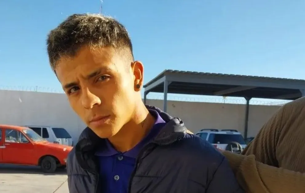 Le dictaron 3 meses de prisión preventiva al joven acusado de acuchillar a su vecino en Rawson (el imputado el día de la detención)